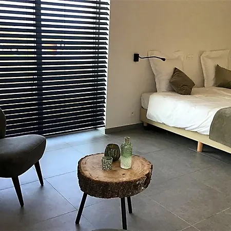 Au Bord De La Foret Bed & Breakfast