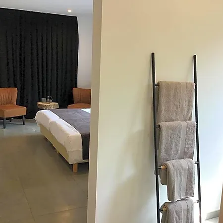Au Bord De La Foret Bed & Breakfast